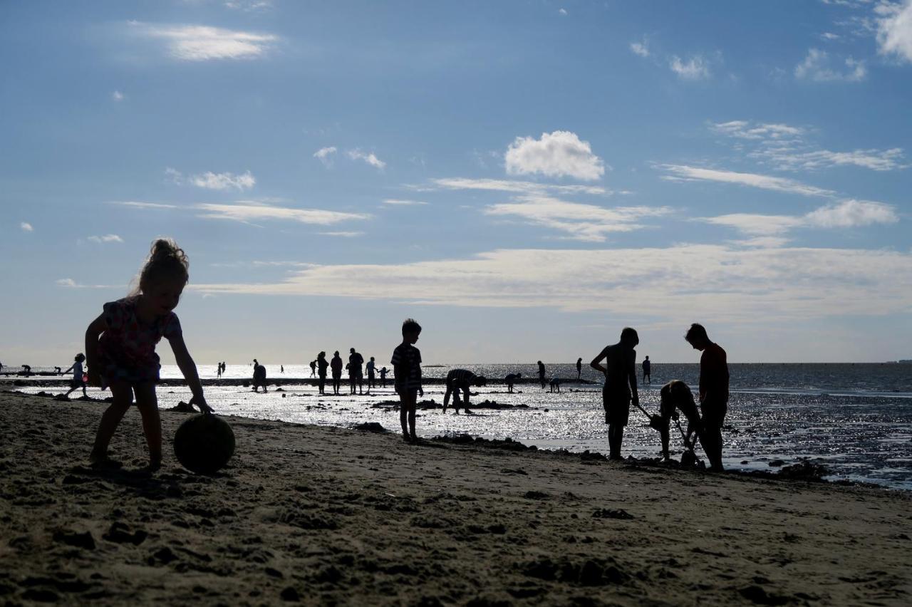 Luettje Huus Frieda Mit Strandkorb Am Strand Von Mai Bis September Apartamento Cuxhaven Exterior foto